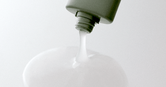 精製水ゼロ※１原液処方 × オイル洗浄設計